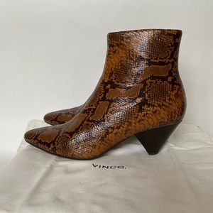 Vince Alder Boots Python Print, size 9.5